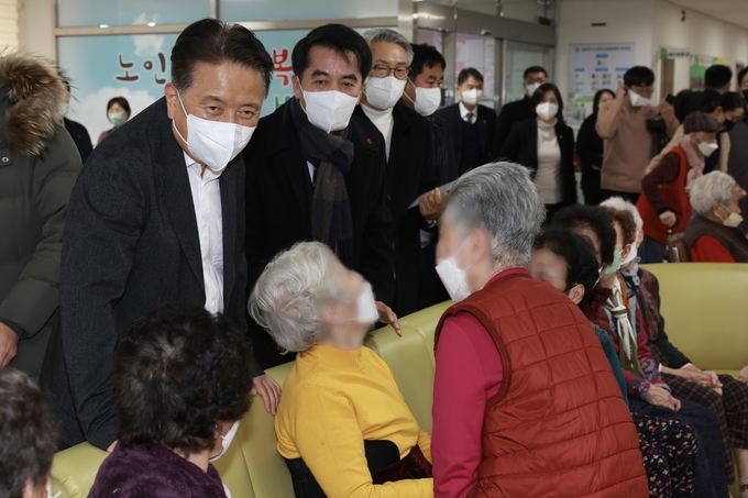김영환 충북도지사 보은군 노인주간보호센터 방문 (충청북도)
