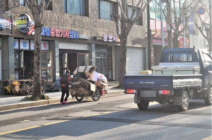 폐지줍는 노인 (전라남도)