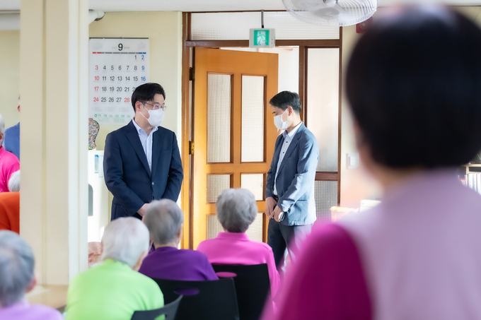 경기도 양로원 방문 (경기도, 기사와 관련 없음)