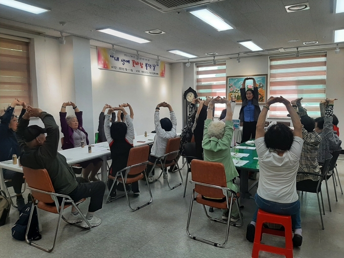 어르신 우울 예방 심리프로그램 (영동군)