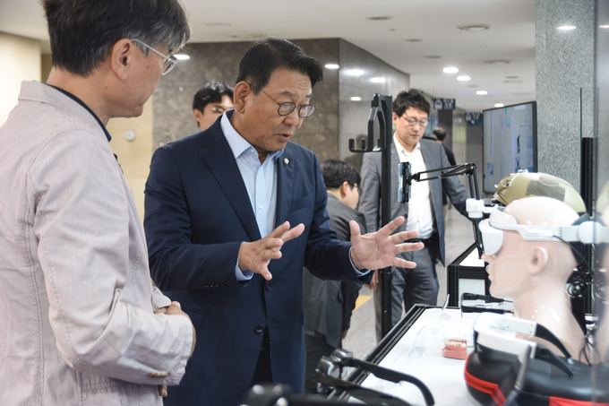 “AI 기반 XR, 메타버스 등 신산업 발전 전략 토론회 (김교흥 의원실 제공)