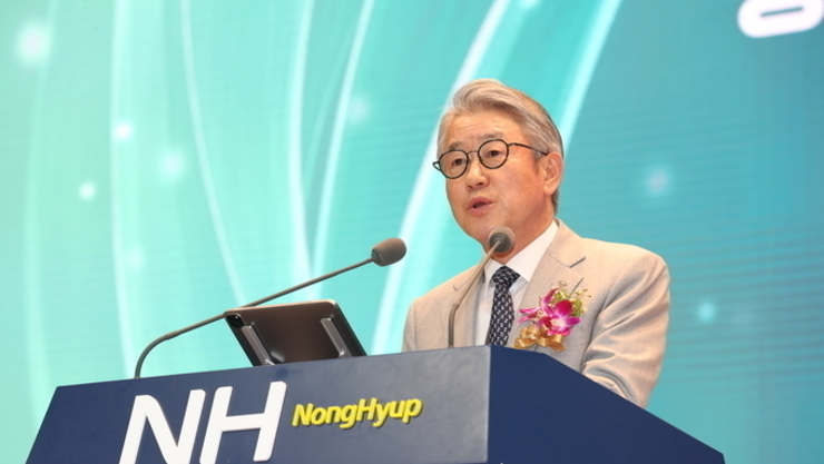 李대통령, 강호동 농협 회장에 칼 겨눈다...'횡령·금품수수' 수사의뢰