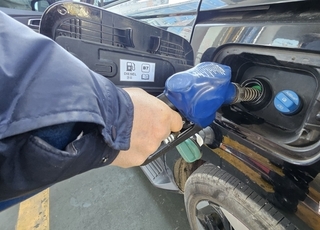 국제유가 변동성 확대 속 정부, 유류 최고가격 동결…민생 부담 완화 방점