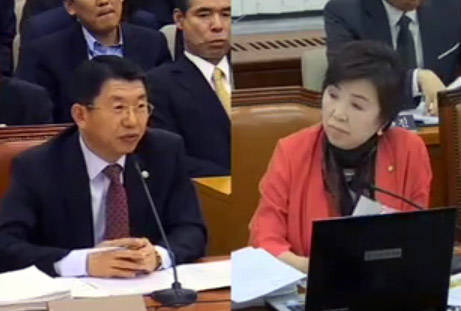 김석균 해양경찰청장(왼쪽), 새누리당 윤명희 의원